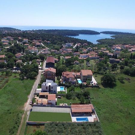 מדולין Holiday Home Petrovic מראה חיצוני תמונה