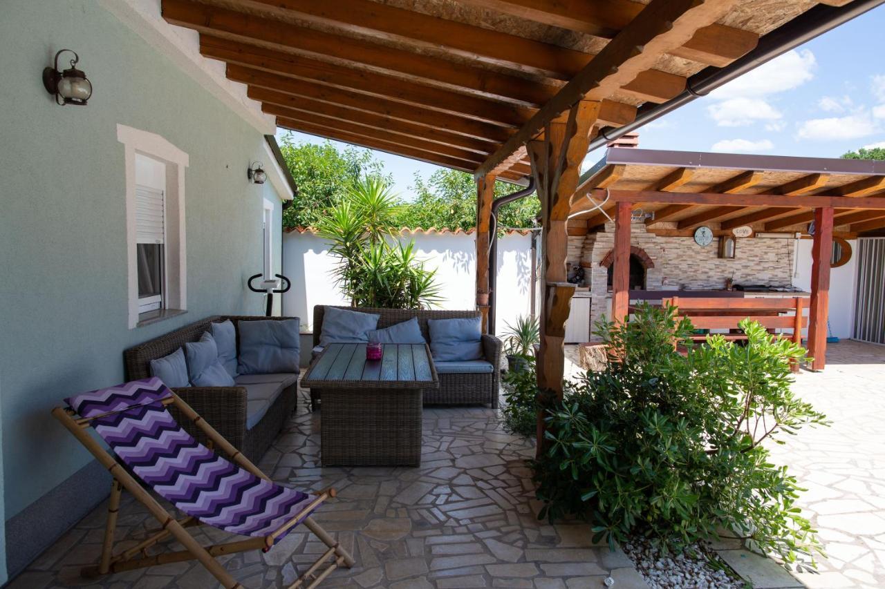 מדולין Holiday Home Petrovic מראה חיצוני תמונה