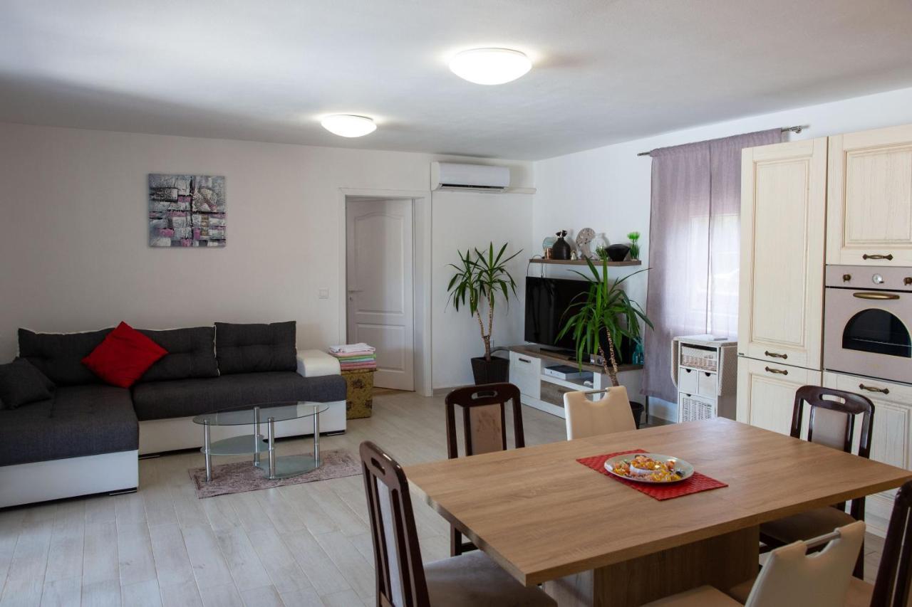 מדולין Holiday Home Petrovic מראה חיצוני תמונה