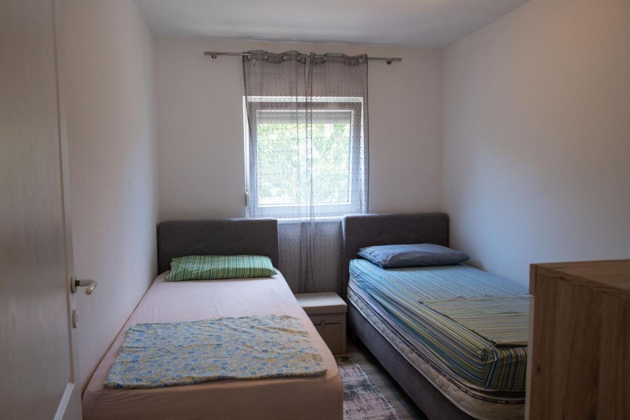 מדולין Holiday Home Petrovic מראה חיצוני תמונה