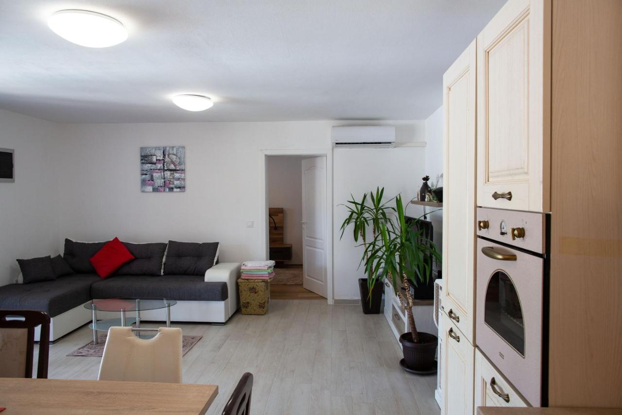 מדולין Holiday Home Petrovic מראה חיצוני תמונה