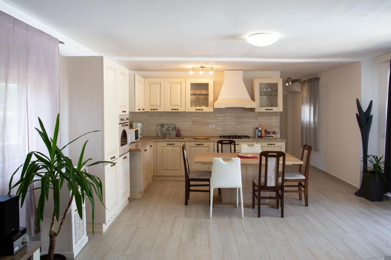 מדולין Holiday Home Petrovic מראה חיצוני תמונה